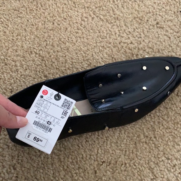 Black leather flats with gold hardware😍 - Picture 2 of 5